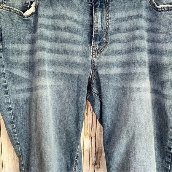 Maurices Mid Rise Light Wash Short Straight Leg Jeans - Picture 3 of 6